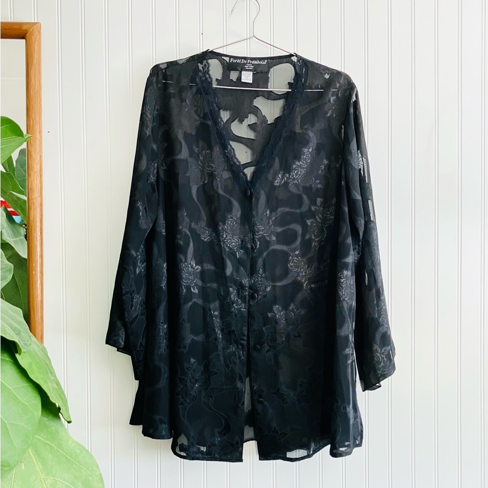 VINTAGE Lace Button Down Shawl